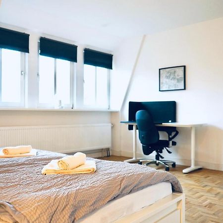 Geraeumiges Wohnen Fuer 7 Personen- Parkplatz- Waschmaschine- 3 Schlafzimmer Wolfsburg Eksteriør billede